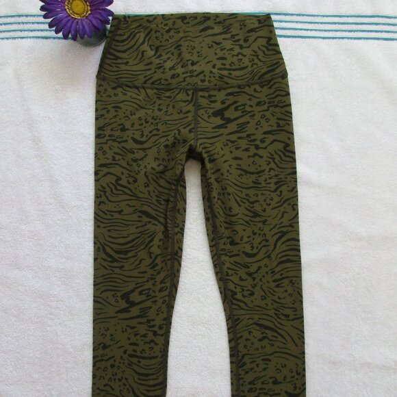 Athleta Green Patterned Leggings - Picture 3 of 11